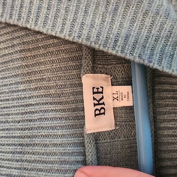 Sweater - Picture 4 of 4